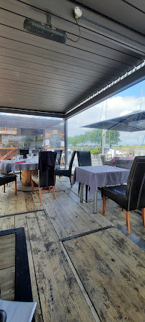 Atmosphère du Restaurant Au Bout Du Port à Marans - n°3
