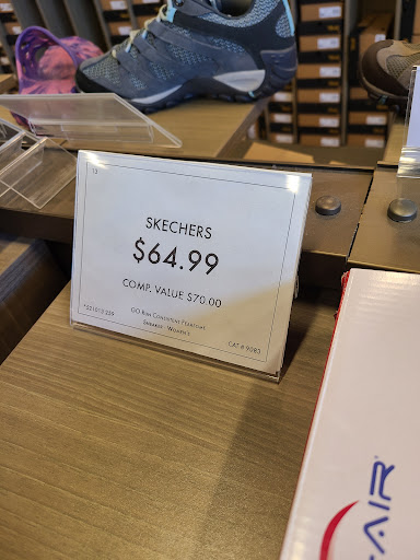 Shoe Store «DSW Designer Shoe Warehouse», reviews and photos, 907 Haddonfield Rd, Cherry Hill, NJ 08002, USA