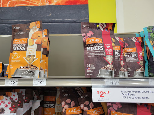 Pet Supply Store «Petco Animal Supplies», reviews and photos, 210 Nut Tree Pkwy, Vacaville, CA 95687, USA