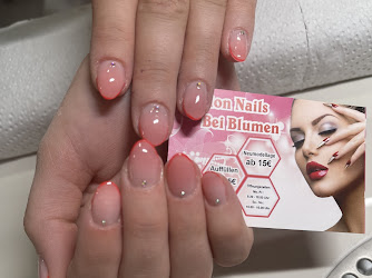 Fashion Nails Bei Blumen