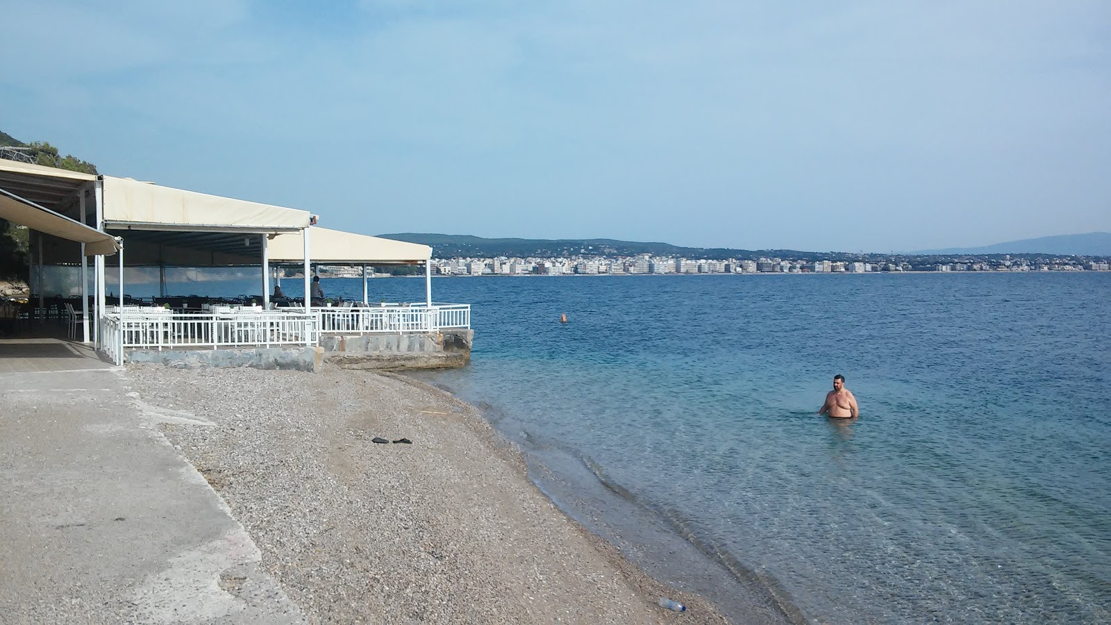 Neraida beach'in fotoğrafı geniş ile birlikte