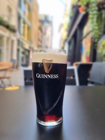 Shakespeares Head by null