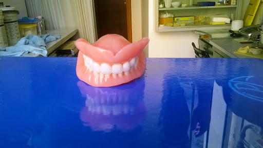 Studio Odontoiatrico - Dr.Danilo Galeota,Dentista Vomero Arenella,Sbiancamento denti,Implantologia