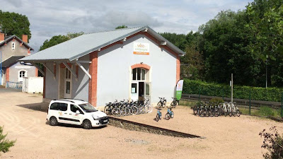 Un vélo à la campagne à Louroux-de-Bouble
