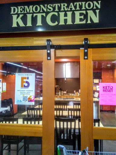 Natural Foods Store «Natural Grocers», reviews and photos, 13335 Shawnee Mission Pkwy, Shawnee, KS 66216, USA