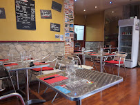 Atmosphère du Chez Tonton's Lourdes, restaurant pizzeria - n°6