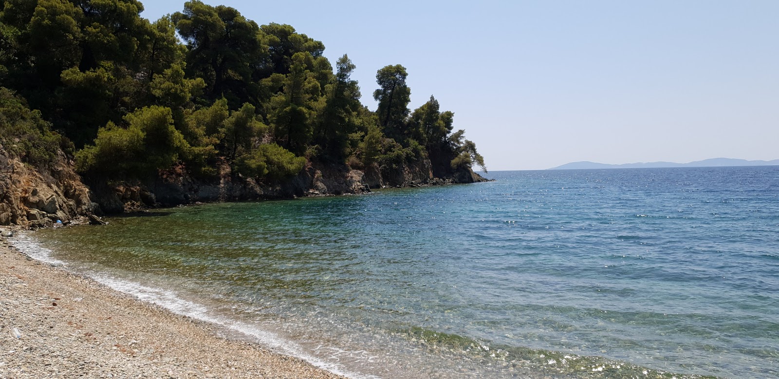 Valokuva Agios Kyriaki beach IIIista. pinnalla kevyt kivi:n kanssa