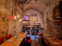 Atmosphère du Restaurant La Taverne De Terre et vert à Marseille - n°2