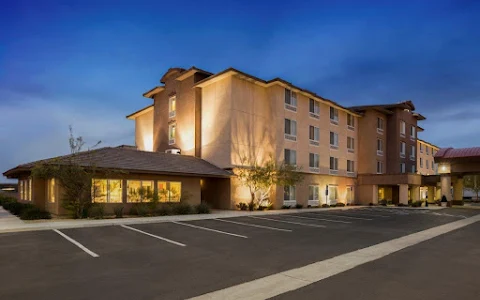 Holiday Inn & Suites Barstow image