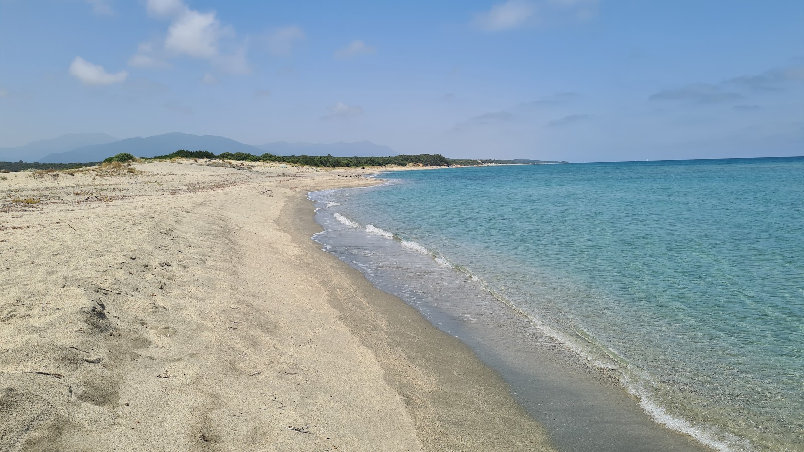 Fotografija Plage de Tallone z dolga ravna obala