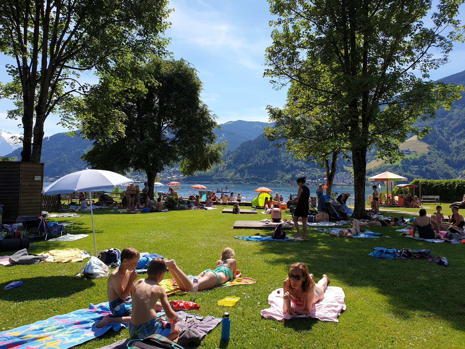 Zdjęcie Strandbad Maishofen z prosta linia brzegowa