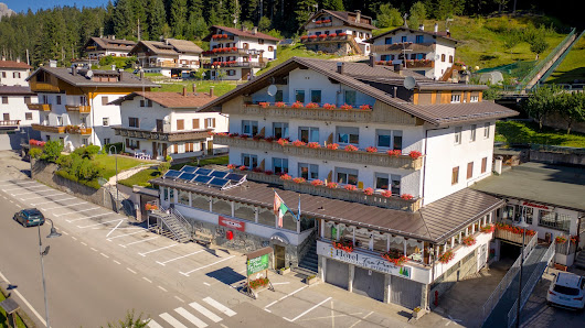 Hotel Tre Pini Via Guglielmo Marconi, 36, 32040 Danta di Cadore BL, Italia