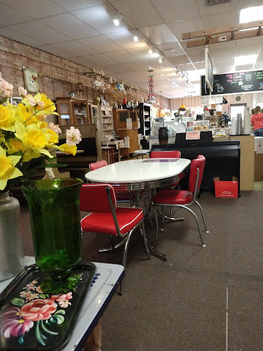 Espresso Bar «Friends on the Square», reviews and photos, 41 N Wisconsin St, Elkhorn, WI 53121, USA