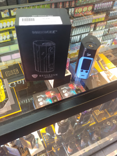 Tobacco Shop «Kazzaz Smoke Shop», reviews and photos, 6355 W Montrose Ave, Chicago, IL 60634, USA