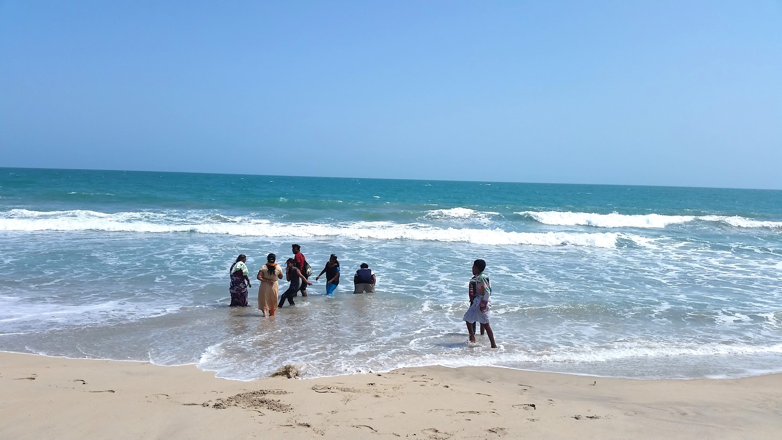 Dhanushkodi Beach II的照片 带有碧绿色纯水表面