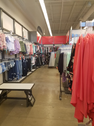 Clothing Store «Old Navy», reviews and photos, 880 Sunrise Hwy, Bay Shore, NY 11706, USA