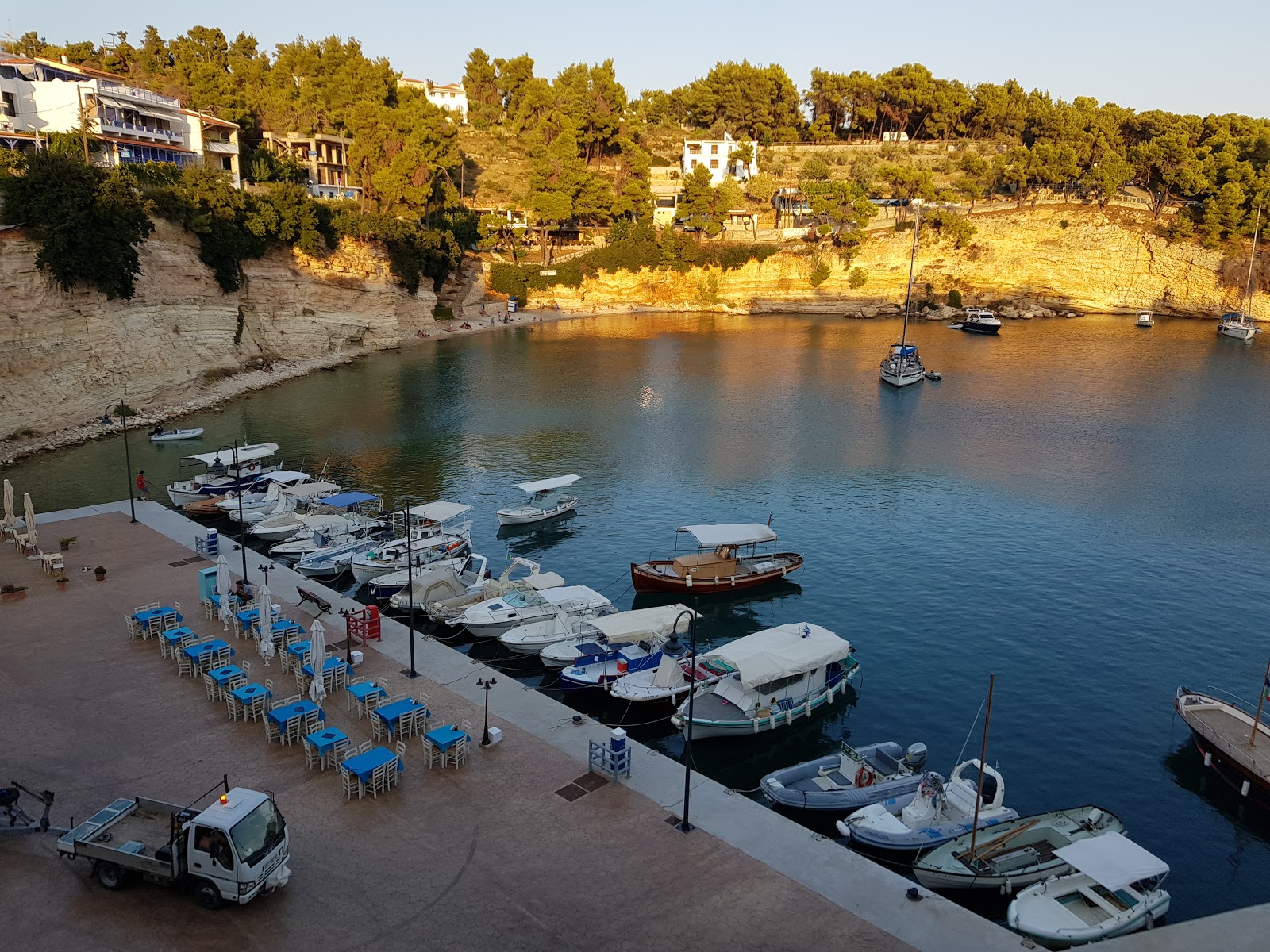 Paralia Votsi'in fotoğrafı ve yerleşim