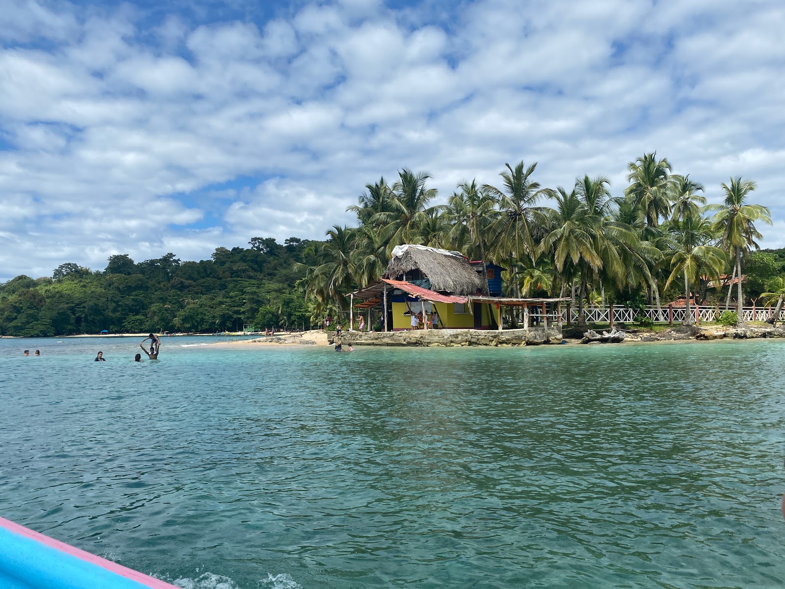 Isla Grande Beach'in fotoğrafı geniş ile birlikte