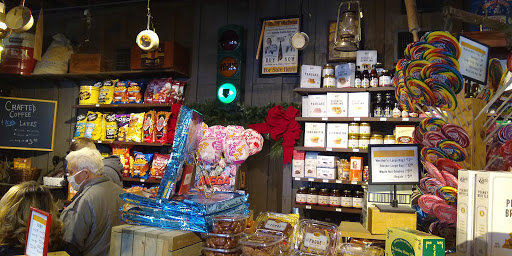 American Restaurant «Cracker Barrel Old Country Store», reviews and photos, 6941 Charlotte Pike, Nashville, TN 37209, USA