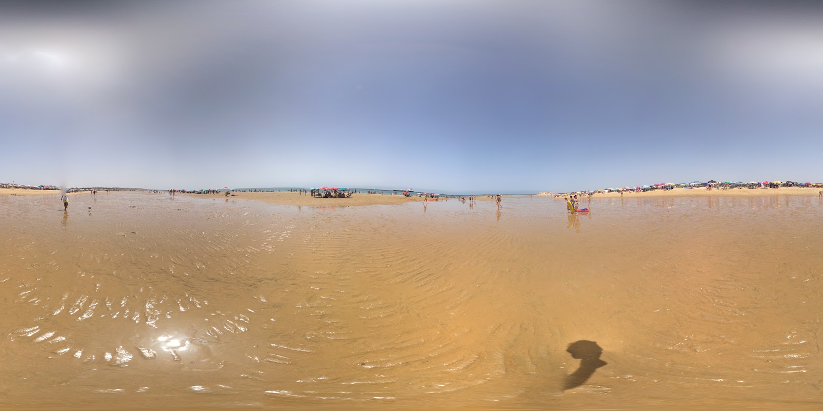 Foto di Spiaggia di Mazagon con una superficie del acqua verde-blu