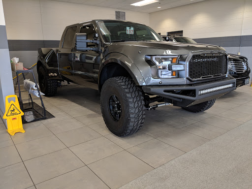 Auto Body Shop «Heiser Ford Lincoln», reviews and photos, 1700 W Silver Spring Dr, Milwaukee, WI 53209, USA