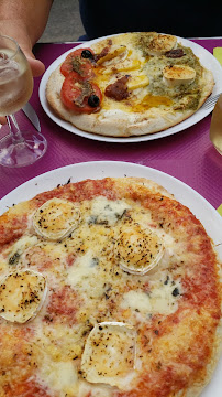 Plats et boissons du Pizzeria à l'Italia à Saint-Martin-de-Londres - n°15