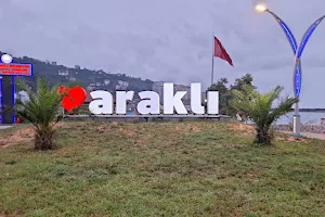 Araklı belediyesi sahil oturma ve piknik alanı image