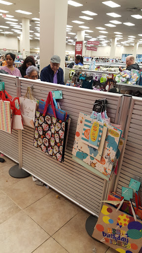 Shopping Mall «Glen Oaks Shopping Center», reviews and photos, 255th St, Glen Oaks, NY 11004, USA