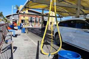 Zoom Car Wash image