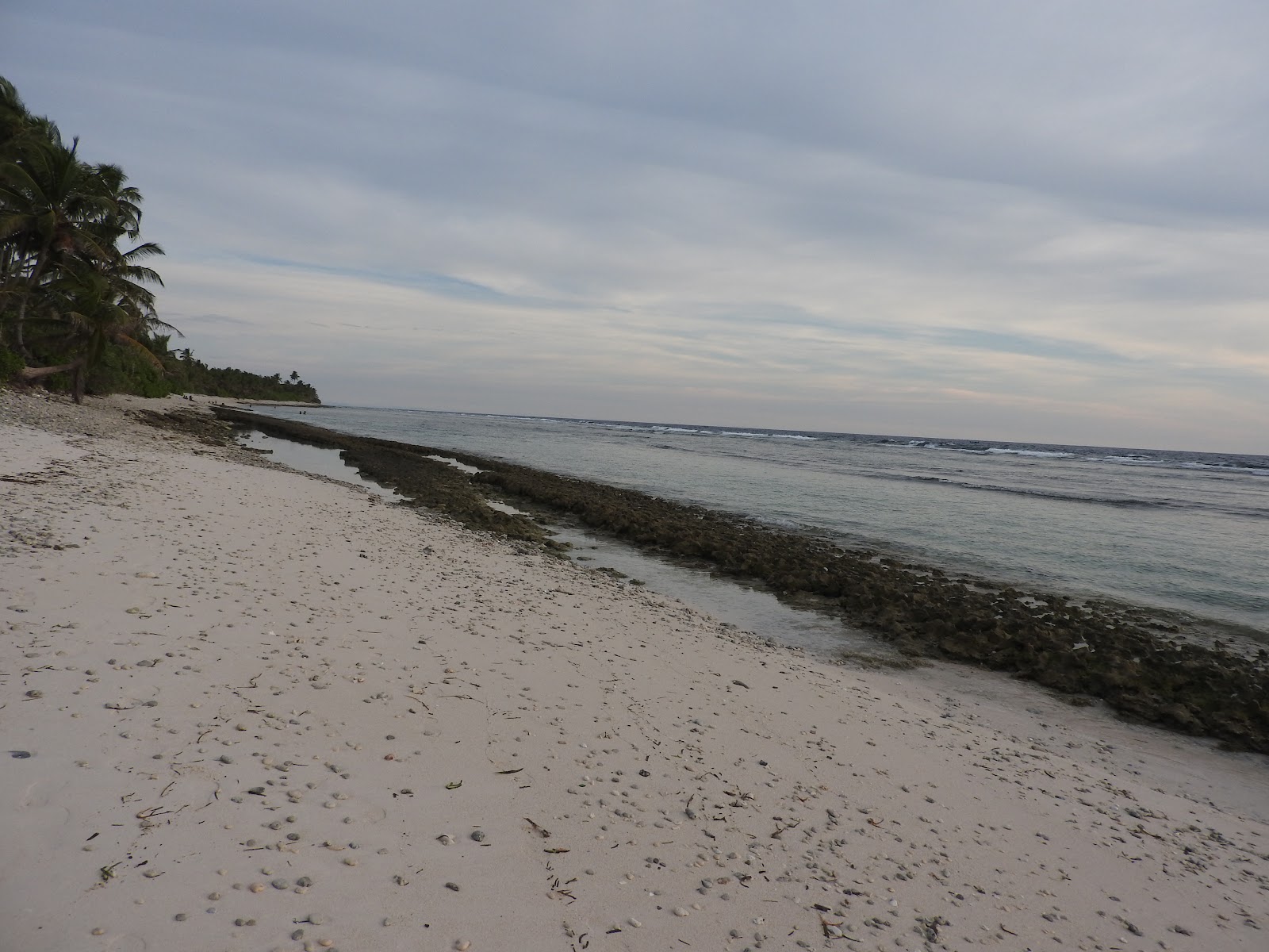 Zdjęcie Maaneyre Athiri Beach z przestronna plaża