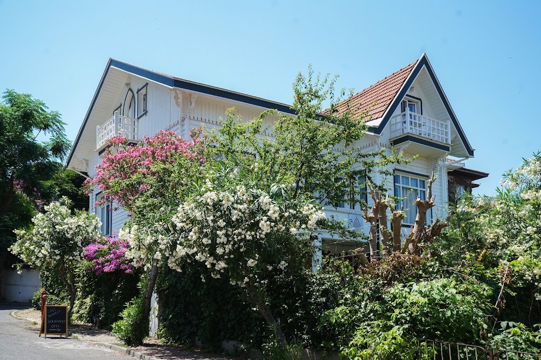 Sergüzet Otel Büyükada