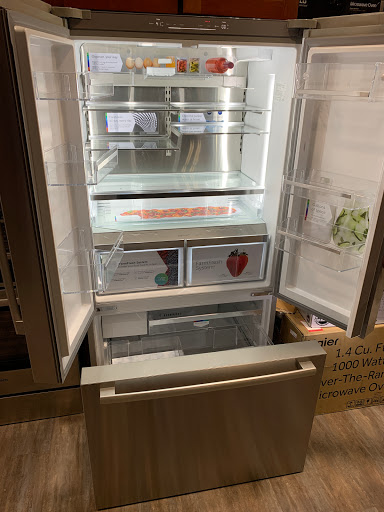 Electronics Store «Best Buy», reviews and photos, 3700 Mandela Pkwy, Oakland, CA 94608, USA