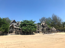 Foto von Ao Khao Kwai Beach und die siedlung