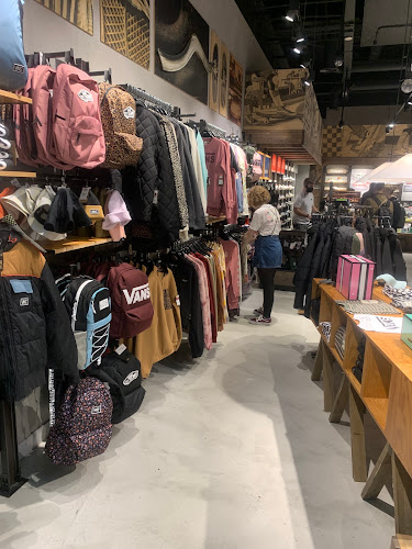 VANS Store London Westfield Stratford - Clothing store