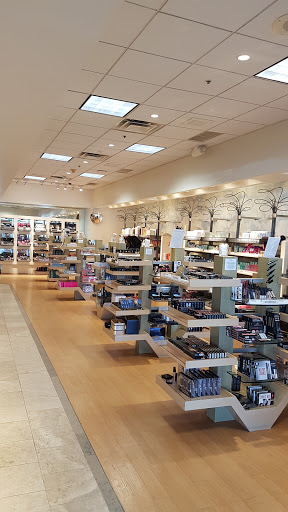 Outlet Mall «Tanger Outlet Riverhead», reviews and photos, 200 Tanger Mall Dr, Riverhead, NY 11901, USA