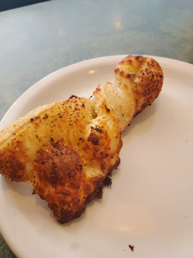 Pizza Restaurant «Round Table Pizza», reviews and photos, 202 9th St, Marysville, CA 95901, USA