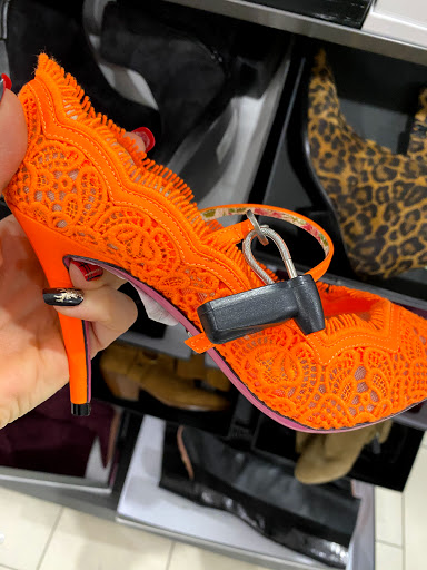 Department Store «Saks OFF 5TH», reviews and photos, 127 Skokie Blvd, Northbrook, IL 60062, USA