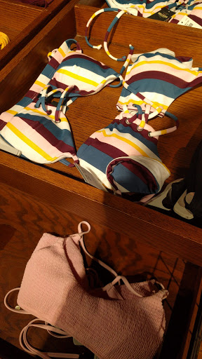 Clothing Store «Hollister Co.», reviews and photos, 8888 SW 136th St #550, Miami, FL 33176, USA