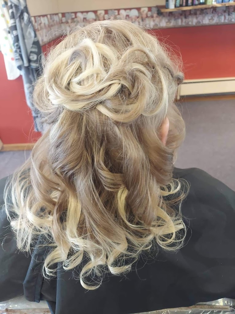 Costa's Styling Salon 68822