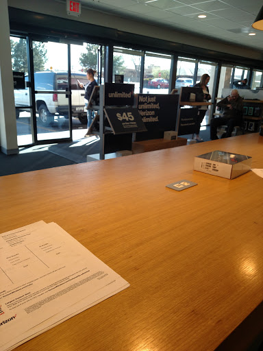 Cell Phone Store «Verizon», reviews and photos, 1113 S Abilene St #104, Aurora, CO 80012, USA