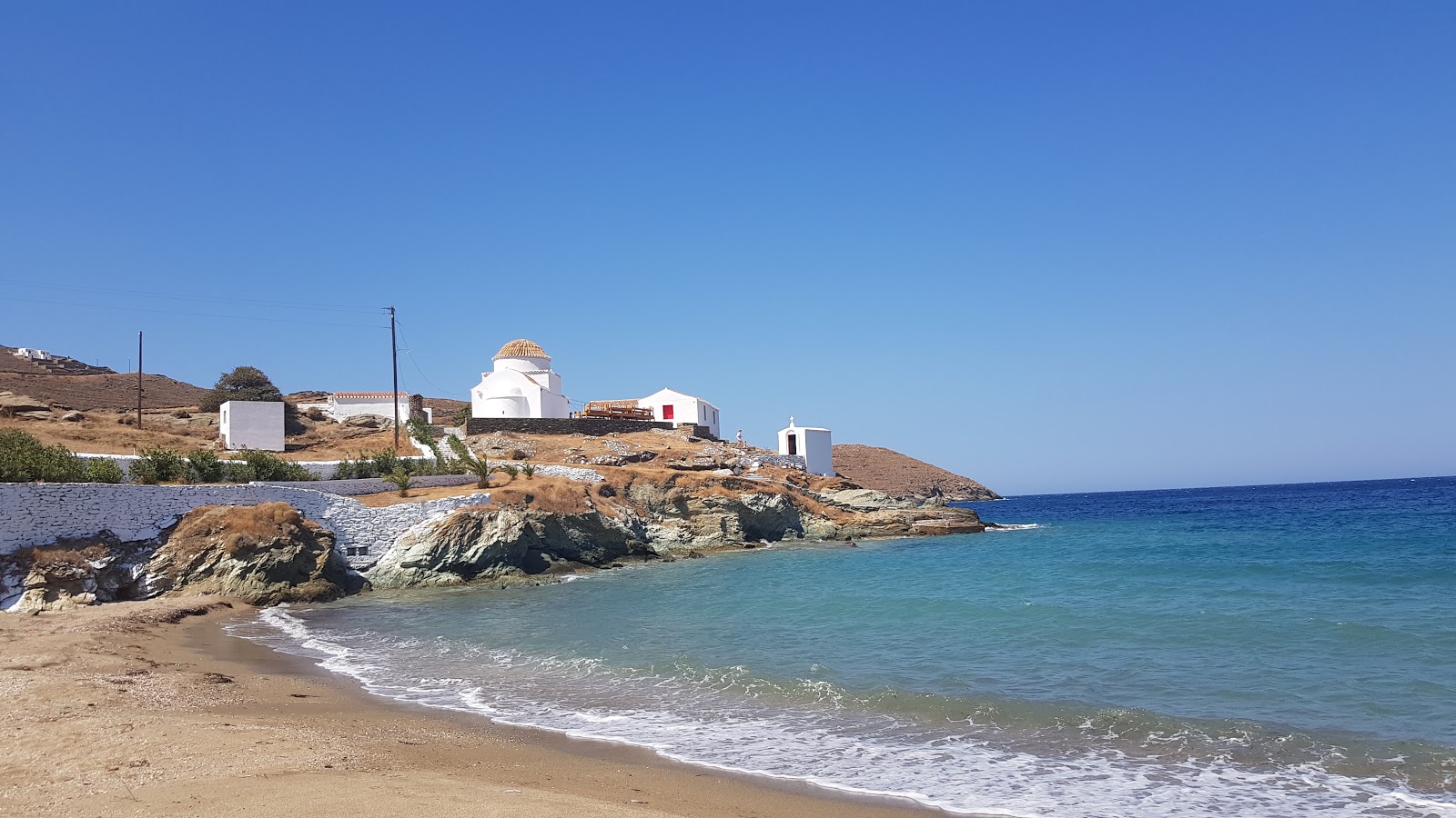 Foto de Paralia Flampouria com areia brilhante superfície