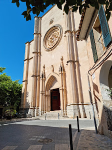Iglesia de San Pedro de Esporles Carrer de sa Rectoria, 1A, 07190 Esporles, Illes Balears, España
