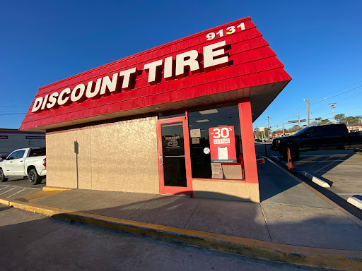 Discount Tire Store, 9131 Long Point Rd, Houston, TX 77055, USA, 