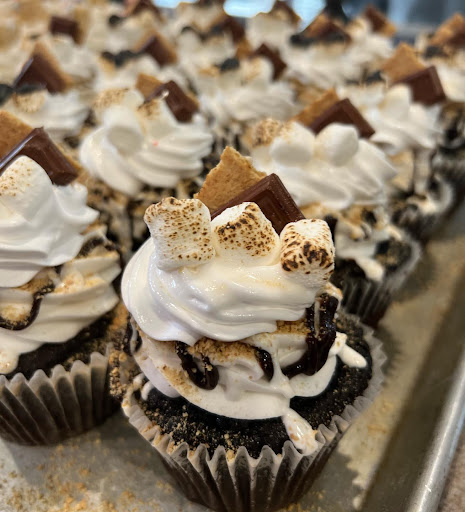 Cupcake Shop «Smallcakes: A Cupcakery of Naperville», reviews and photos, 115 E Ogden Ave #119, Naperville, IL 60563, USA