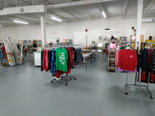 Thrift Store «Lake Wales Care Center», reviews and photos, 201 N Scenic Hwy, Lake Wales, FL 33853, USA