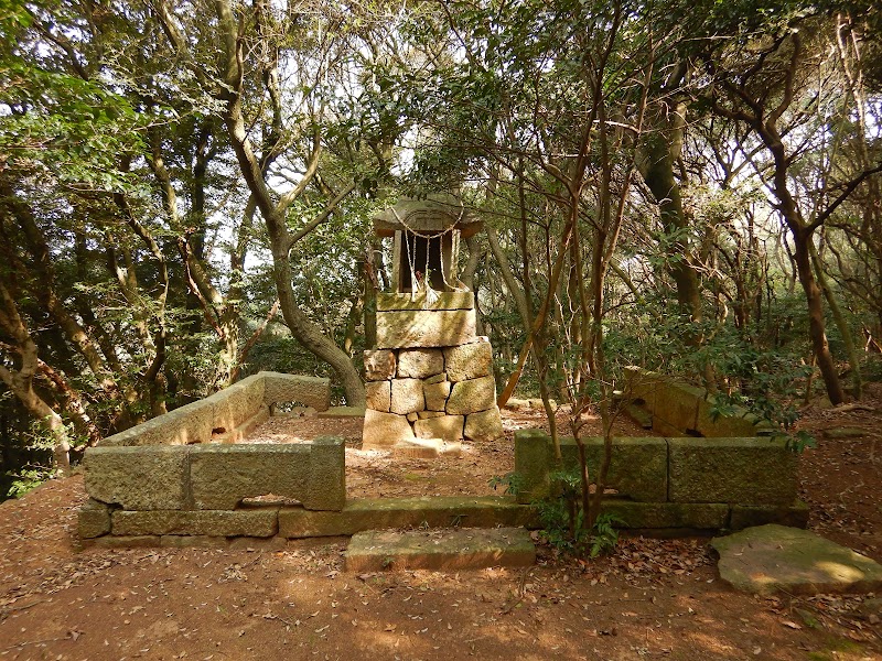 権現神社