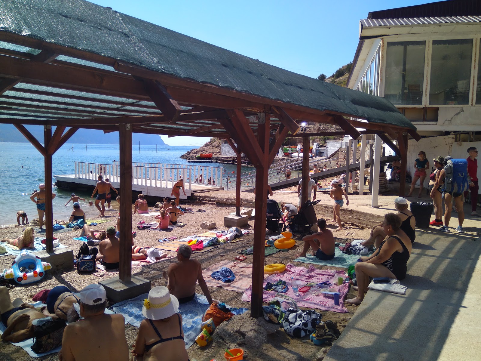 Φωτογραφία του Mramornyy beach και η εγκατάσταση
