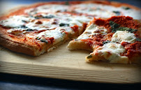 Plats et boissons du Pizzeria Illy'co Pizza à Roquefort - n°1
