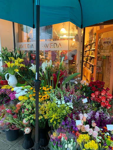 La Nana Salon & Flowers