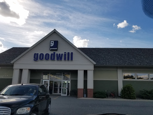 Thrift Store «Ellsworth Goodwill Store and Donation Center», reviews and photos, 15 Downeast Hwy, Ellsworth, ME 04605, USA